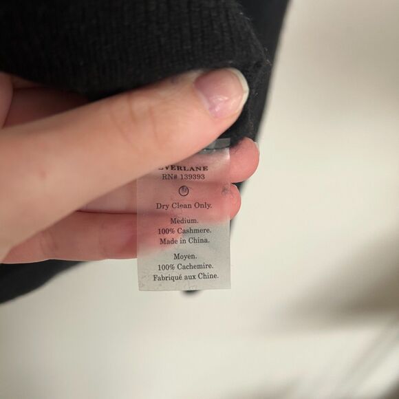 Everlane 100% The Cashmere Black V-Neck Sweater Size Medium - Picture 5 of 7